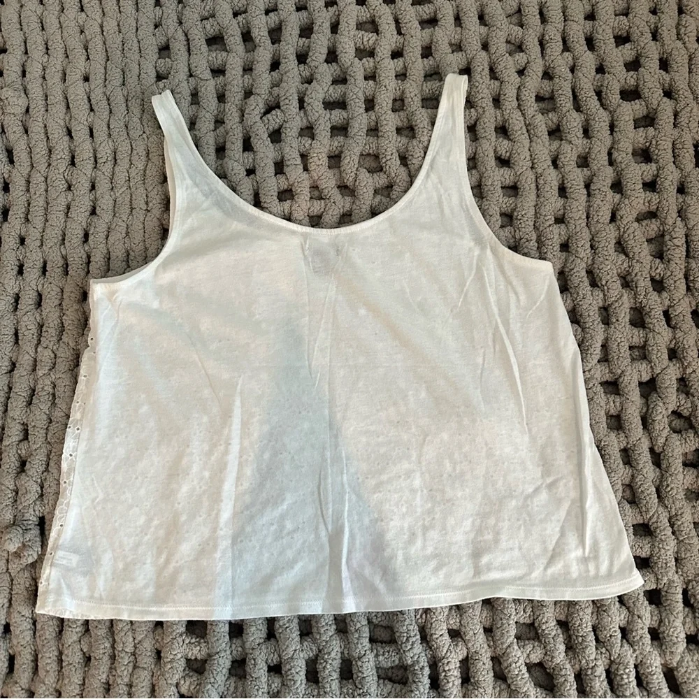 beachy white tank - Picture 2 of 3